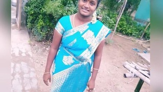 Tamil bhabhi's MMS: Watch her in action