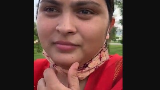 Bengali beauty gives a blowjob in the park