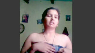 Desi bhabi flaunts her body in a village setting