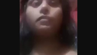 Bengali girl shows off her oral skills in sensual video