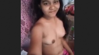 Cute Indian girl flaunts her body in a hot video