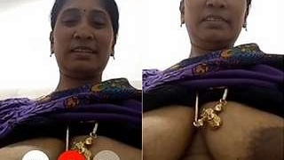 Indian babe flaunts her big boobs in a video call