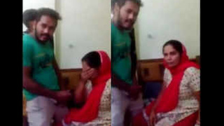 Pakistani aunty gives blowjobs to street boys