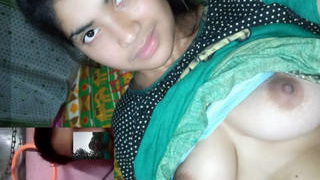 Cute Desi teen flaunts her natural body on camera