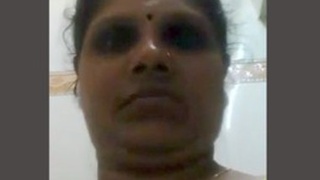 Mature bhabi shows off her hot body to her lover