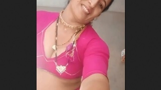 Aunty's naughty selfie video will leave you wanting more
