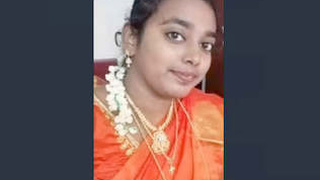 Tamil babe flaunts her big boobs and pussy on Vk