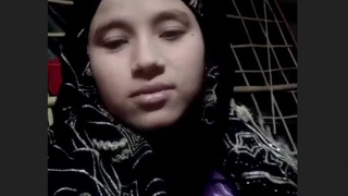 Desi married woman shows off for her lover in hijab