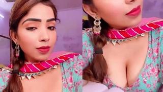 Bhabi Ayushi Jaiswal flaunts her big tits in a revealing video