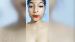 Indian teen reveals her XXX assets in MMC video