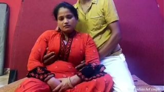 Desi aunt takes on boy next door in steamy video