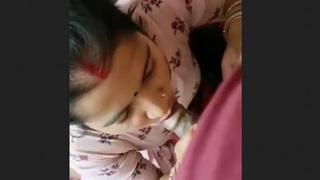 Desi bhabhi gives a sensual blowjob while taking a bath