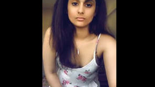 Paki beauty flaunts her nice twerking ass in a selfie