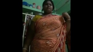 Mature Indian BBW Bhabhi gets naughty in South Indian video