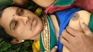 Desi bhabhi gets fucked in the outdoors
