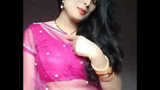 Bhabhi Hina Kumari dons a transparent saree and bares her navel in cute video