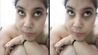 Desi girl records a steamy video for her lover
