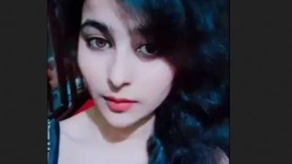 Cute webcam girl reveals her sweet pussy in HD video