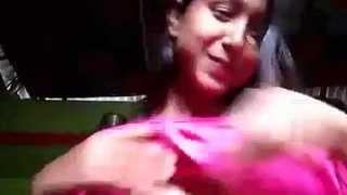 Hot Indian girl flaunts her big boobs in nude video