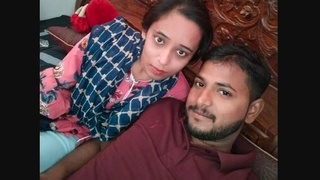 Desi babe flaunts her big boobs and cute pussy