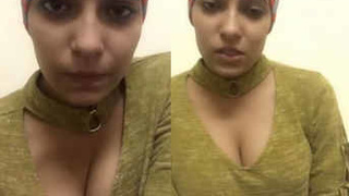 Indian babe with big boobs and a curvy figure