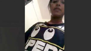 Cute Indian girl pleasures herself in a hot video