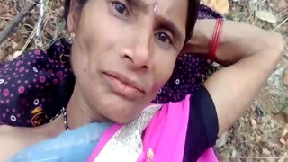 Desi MMS video of a bushy pussy getting fucked outdoors