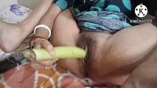 Desi babe masturbates with toy while getting fucked