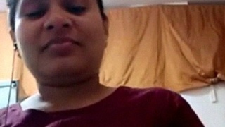 Mallu bhabhi's big boobs get some attention in solo video