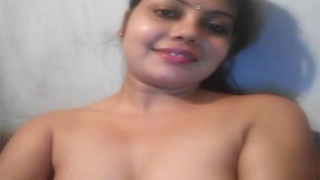 Indian college girl gets naughty in a selfie video