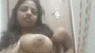 Mallu girl with big boobs and Indian ass goes nude in video