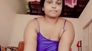 Indian girls show off their bodies during quarantine