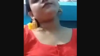 Bengali bhabi flaunts her body in a steamy video