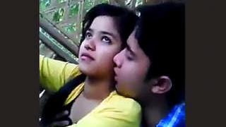 Lonely couple smooching in desi video