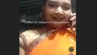 Watch Pinky's naked tango in this chubby bhabhi video