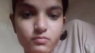 Watch a Desi beauty take nude selfies in solitude
