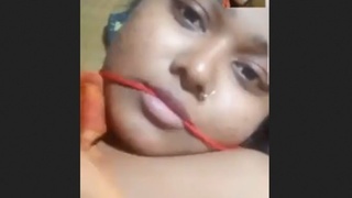 Desi bhabi reveals her body to her lover in a steamy video