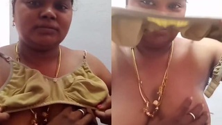 Watch this Tamil bhabhi's sexy talk and show in HD, don't miss out on the action