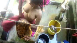 Indian sisters enjoy a steamy bath in Lucknow video