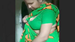 Desi aunty gets married after seducing her milf neighbor in saree