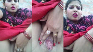 Horny Indian babe masturbates and moans in front of the camera