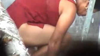 Desi couple's steamy bath scene in III
