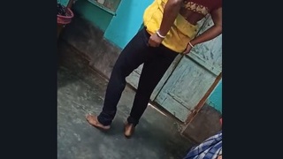 Desi bhabi gets naughty in the shower