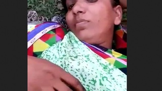 Mature bhabhi enjoys outdoor sex in public