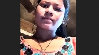 Bhabi with a pretty face and big boobs teases in a video