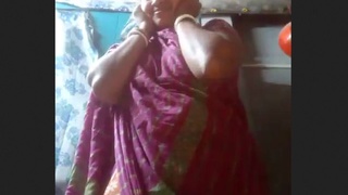 Unsatisfied bhabhi from village gets turned on and satisfied