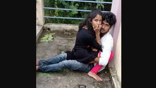 Desi couple has outdoor fukcing in public place