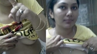 Shy bhabhi gets pleasure from neighbor