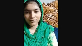 Muslim girl reveals her ample bosom and intimate area in VK video